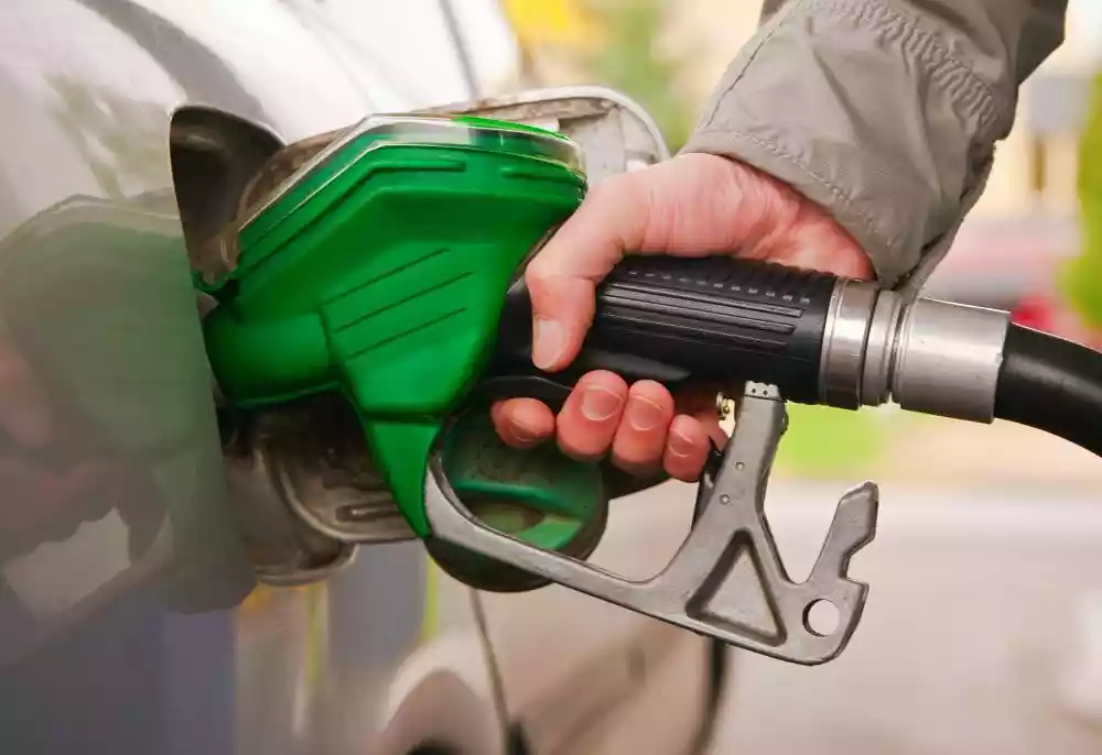 الحكومة تقرر رفع أسعار البنزين 90 و95 للشهر القادم