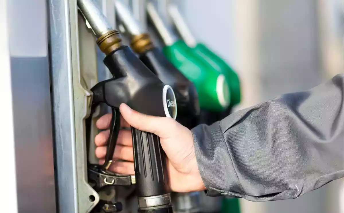 الأردن يُسجل رقما قياسا برفع أسعار "البنزين"