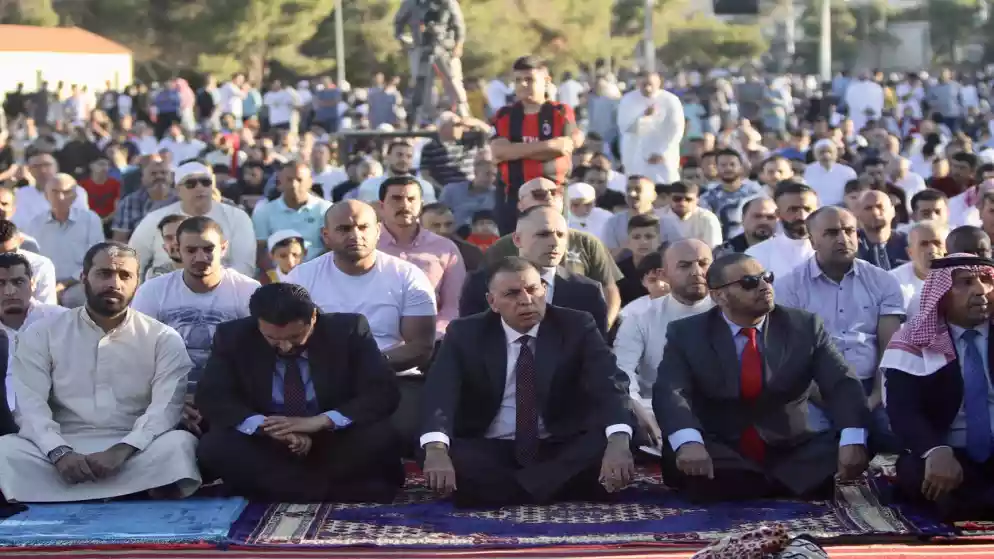 الأردنيون يؤدون صلاة العيد
