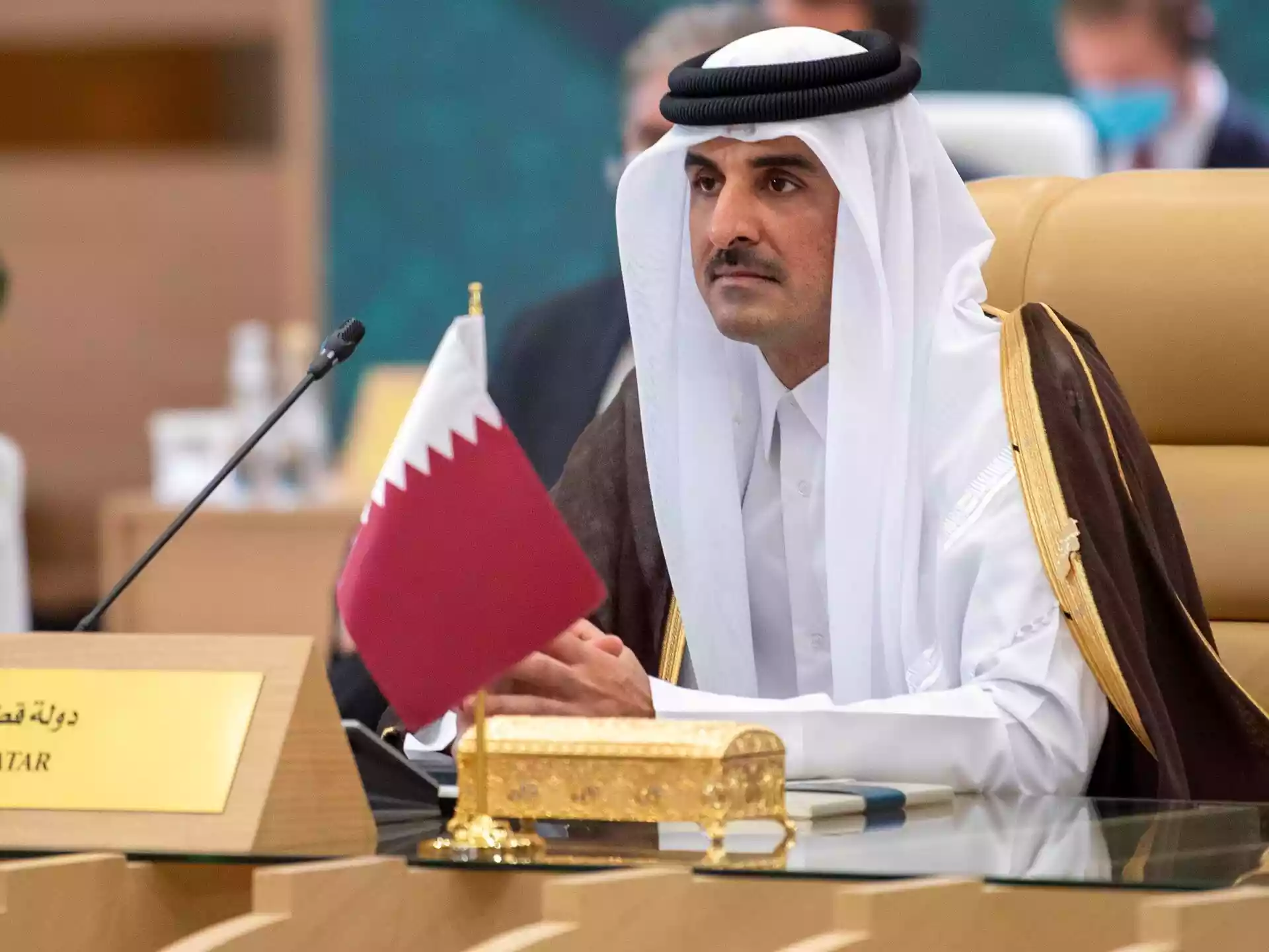 إعلام عبري يكشف حيثيات مكالمة "علنية" بين أمير قطر ولابيد بخصوص المونديال