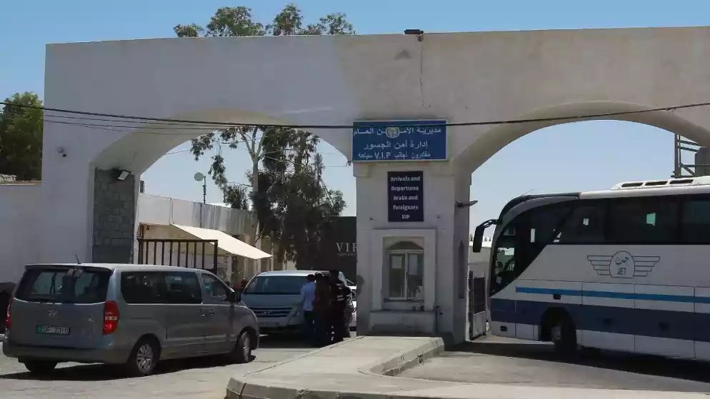 الحكومة: إجراءات للتسهيل على المسافرين عبر جسر الملك حسين