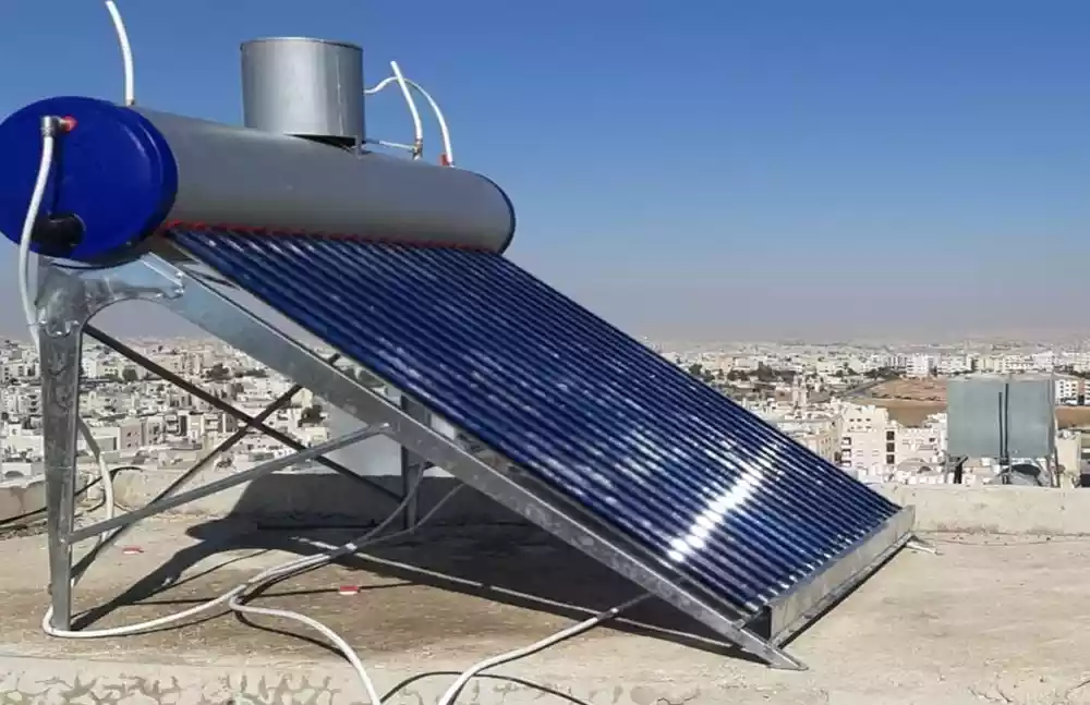 "تشجيع الطاقة المتجددة": سخان شمسي لكل منزل سيتم ترميمه