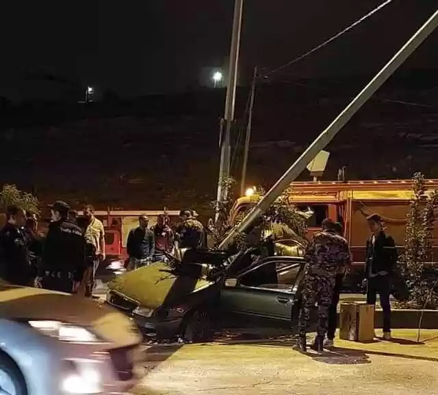 وفاة وإصابة بحادث مركبة انشطرت إلى نصفين في عمان - فيديو
