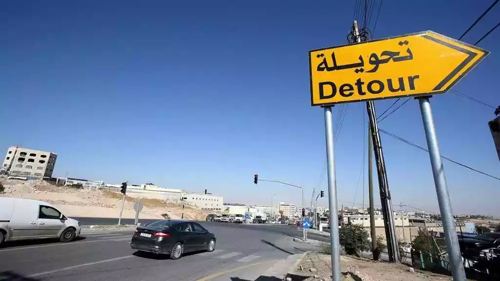 تحويلات مرورية جديدة على طريق عمان الزرقاء