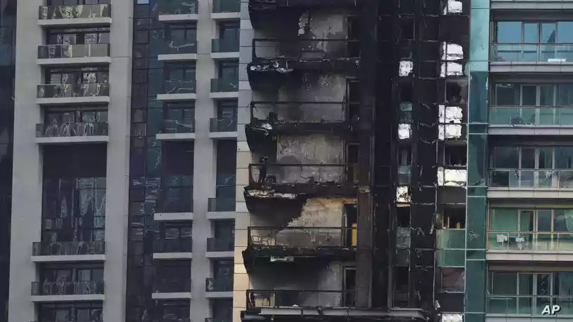 دبي.. حريق في بناية تتألف من 35 طابقا  قرب برج خليفة - فيديو