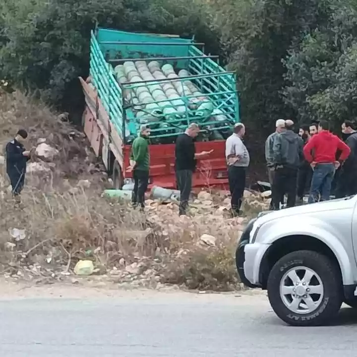 تدهور شاحنة محملة بالغاز في عجلون- صورة