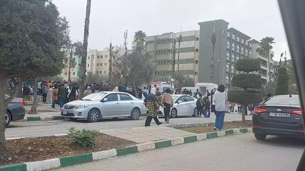 مشاجرة عنيفة في جامعة اليرموك تسفر عن إصابات -فيديو