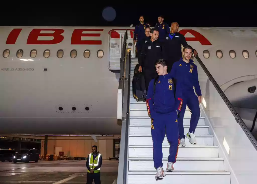 المنتخب الإسباني يصل عمان