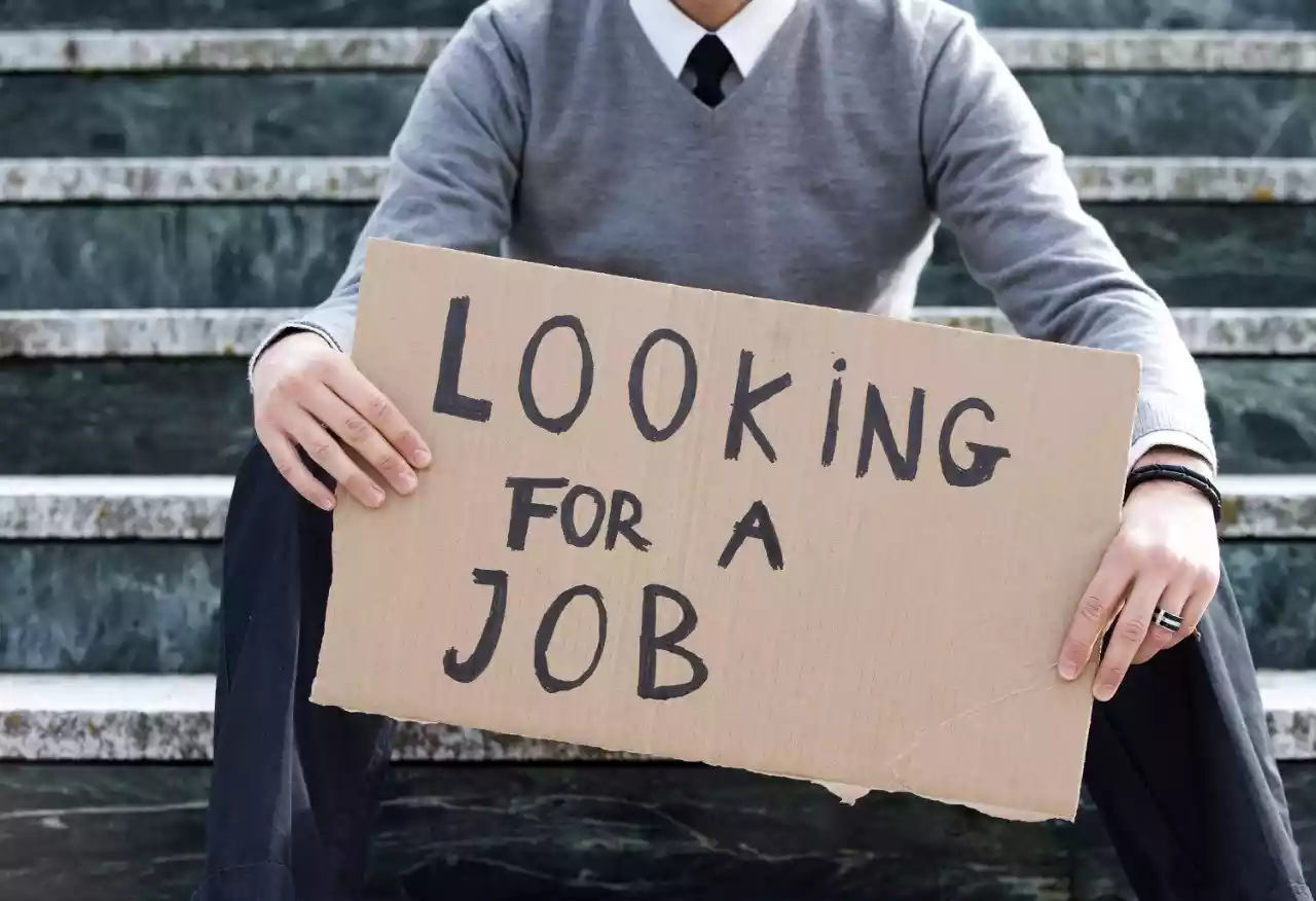 الحكومة: البطالة تفوق 30% بين الشباب