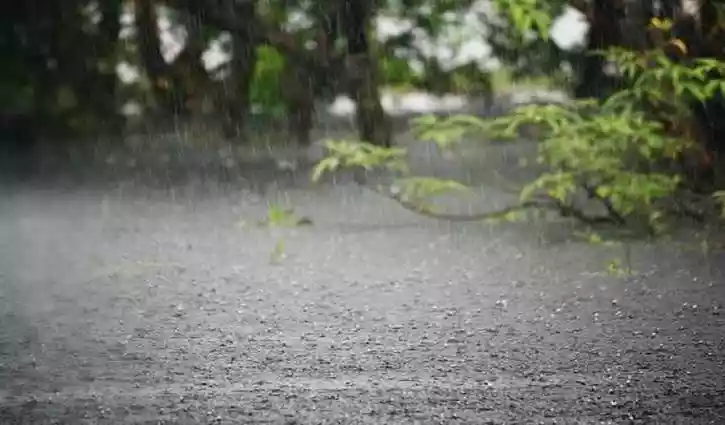 أمطار غزيرة في مناطق متفرقة.. وتحذير من السيول