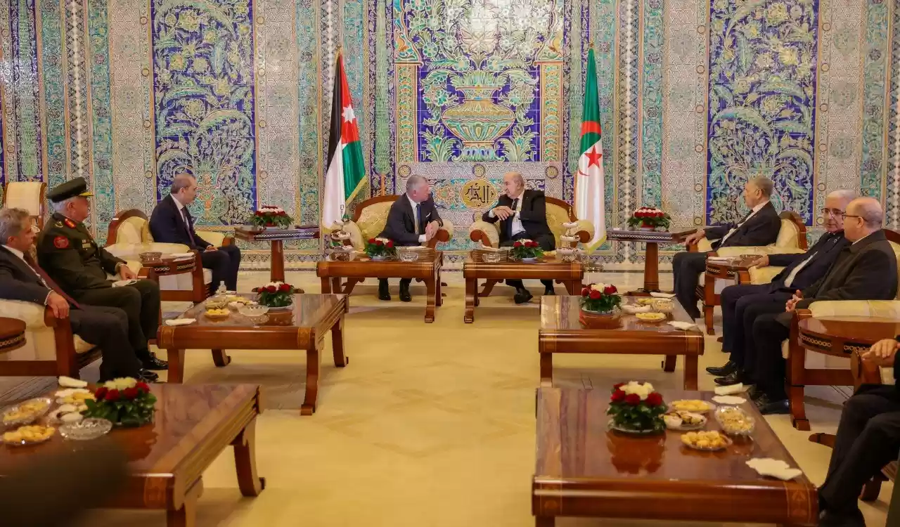 الملك يلتقي كبار المسؤولين الجزائريين