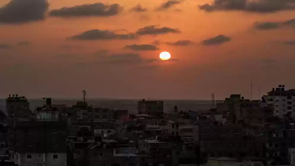 الاحتلال يشن غارات على مواقع عسكرية في غزة