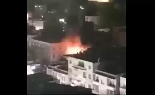 الدفاع المدني يخمد حريقا كبيرا في وسط البلد بعمان (فيديو)