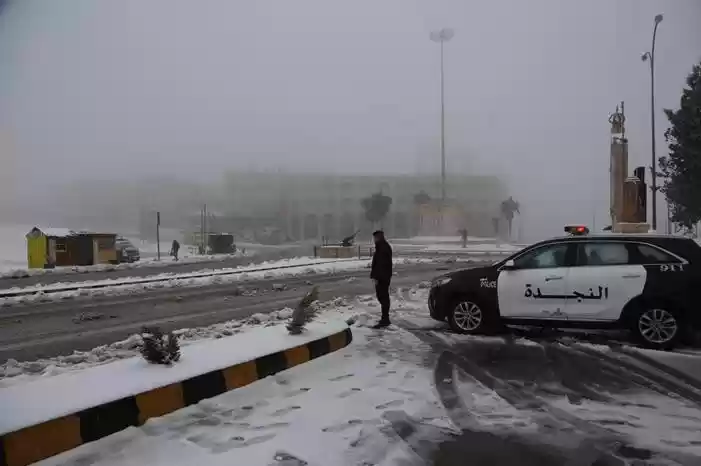 الأمن ينقذ 348 شخصا حاصرتهم الثلوج