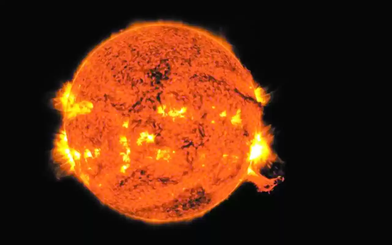 لأول مرة.. وكالة "ناسا" ترصد انفصال جزء من الشمس