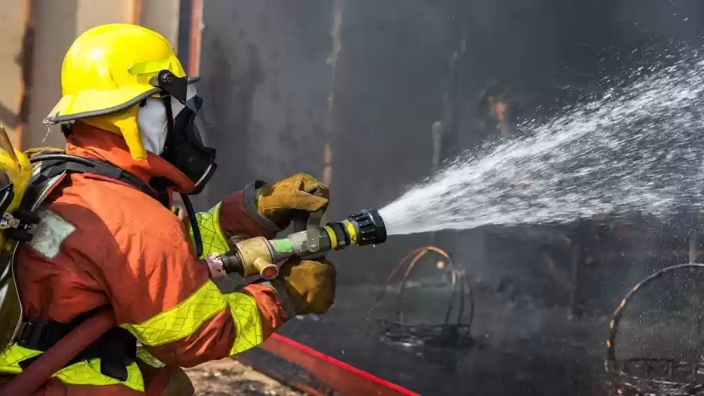 4 أردنيين بحالة حرجة إثر حريق مصنع في الموقر