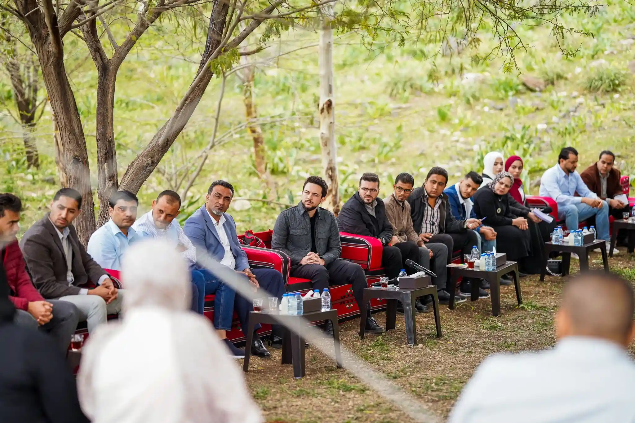 ولي العهد يلتقي شبابا ناشطين في الأغوار الشمالية (صور)