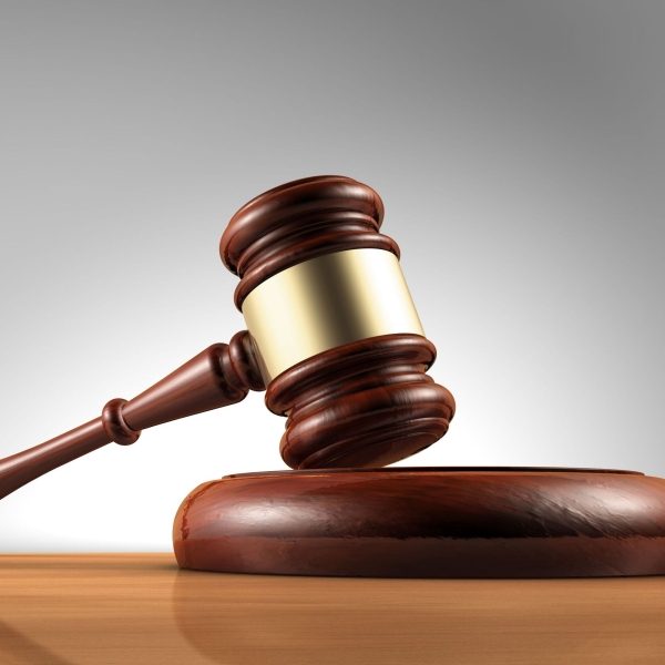 موظف يزوّر توقيع شريكه في العمل.. وهذا حكم القضاء