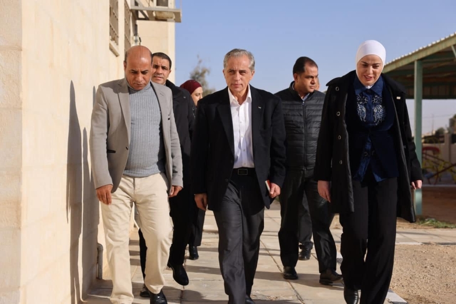 رئيس الوزراء في الجنوب (صور)