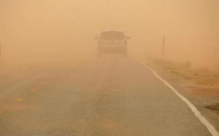 قطع حركة السير على الطريق الصحراوي