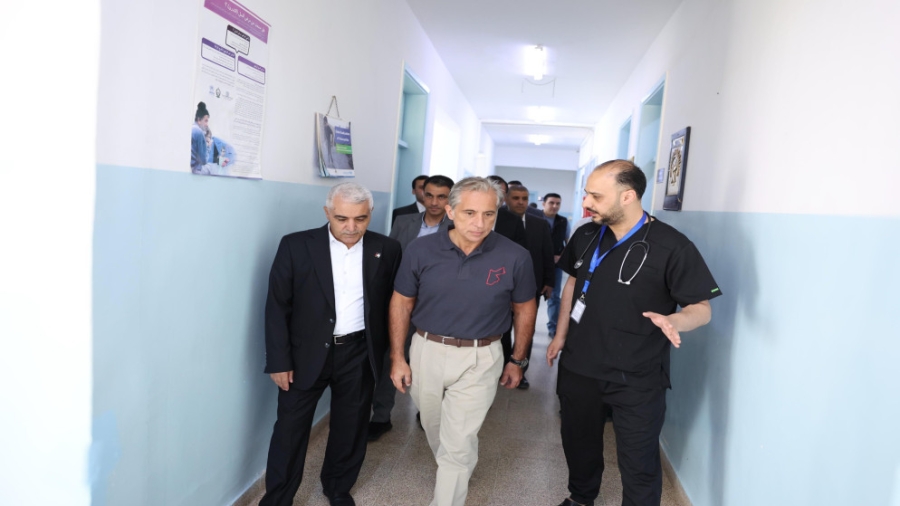 رئيس الوزراء يتفقد عددا من المرافق في منطقة وادي عربة ضمن جولاته الميدانية