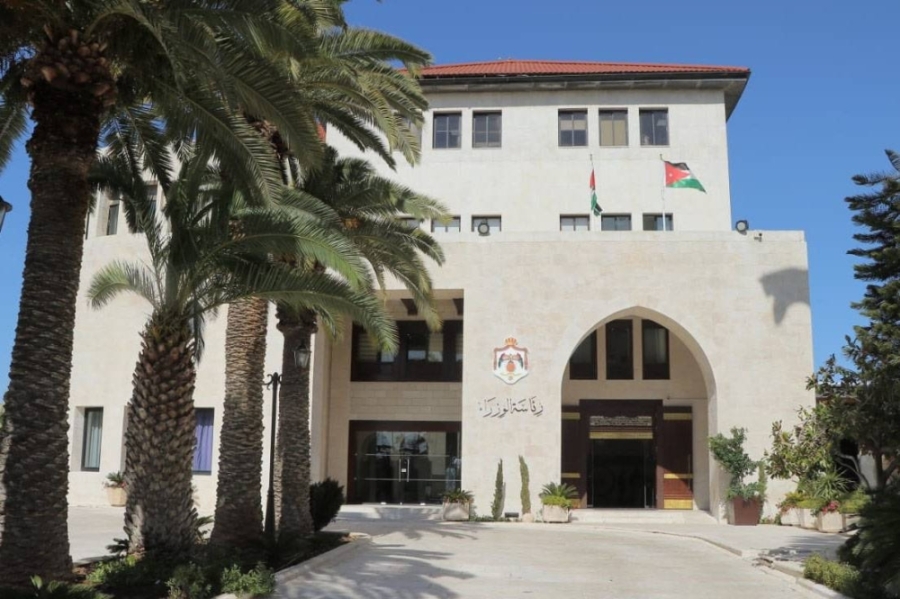 إرادة ملكية بتكليف أبو السعود رئيسا للوزراء بالوكالة