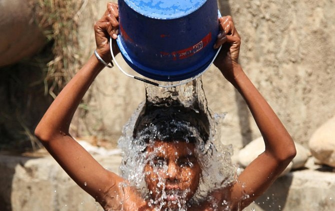 مصدر حكومي يرد على المطالبات بتعطيل الدوام خلال موجة الحر