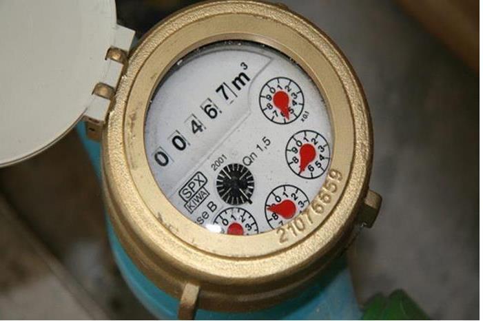 جدل واسع بعد الحجز على رواتب مواطنين