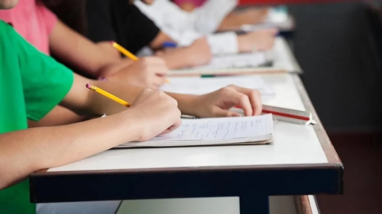 للتوجيهي الجديد.. شروط الإعادة ورفع المعدل وبدائل التخصص