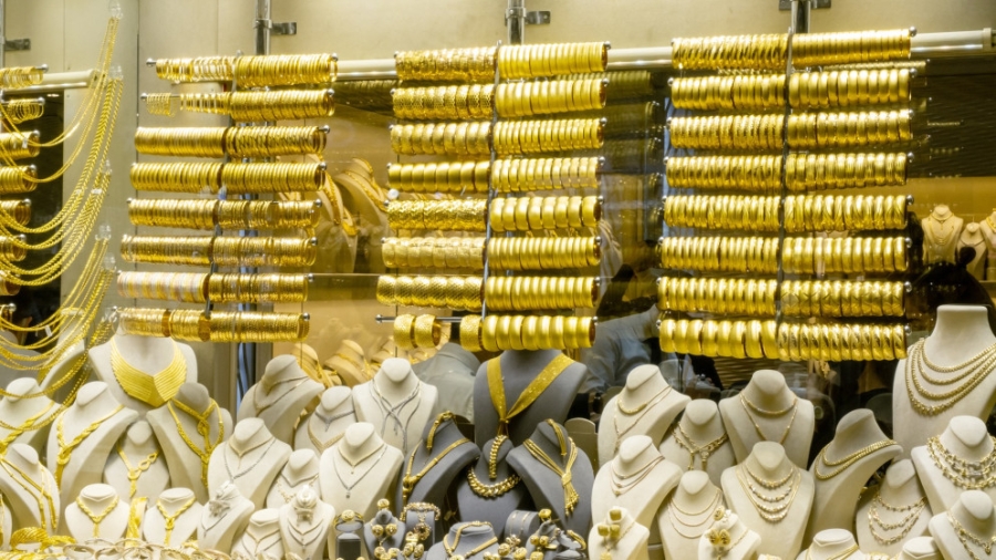 الذهب يتراجع في السوق المحلي .. عيار 21 عند 82.8 دينار