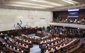 الكنيست يقر أكثر من 30 قانوناً تمييزياً جديداً ضد فلسطينيي الداخل ويقوض الحريات وحقوق الأسرى