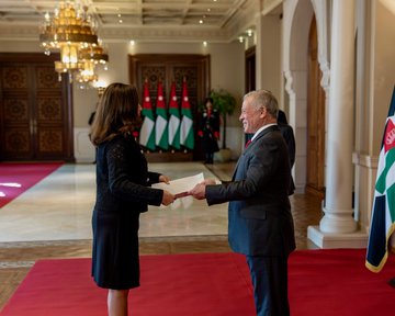 الملك يتسلم أوراق اعتماد عدد  من السفراء في قصر بسمان الزاهر