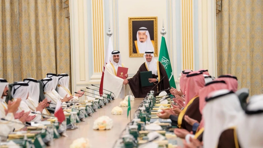 السعودية وقطر توقعان اتفاقية قطار كهربائي سريع يربط الرياض بالدوحة