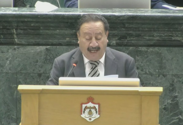 قموه يذكّر الحكومة بهبة نيسان: لا ثقة