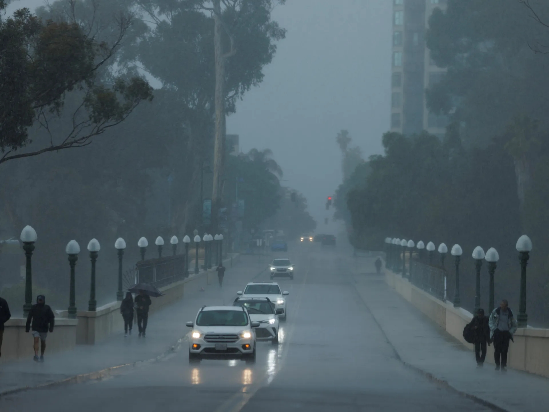 عاصفة جوية كبرى تضرب المنطقة: أمطار غزيرة ورياح عاتية آخر التحديثات 