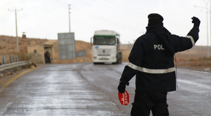 إدارة السير للسائقين: لا تغادروا مركباتكم في حال تعطلها