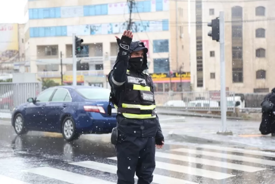 مديرية الأمن العام تجدّد تحذيرها من تعمق المنخفض الجوي المؤثر على المملكة وتدعو للابتعاد عن الأودية ومجاري السيول  