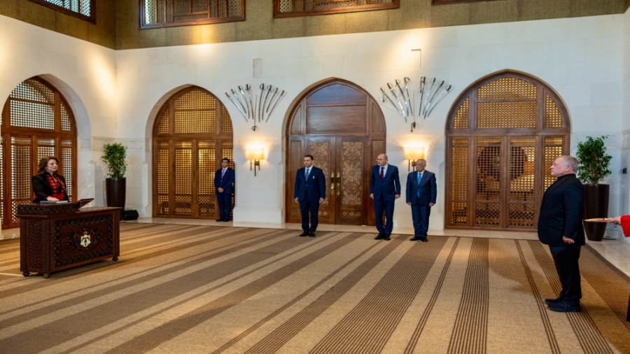 الملك يتسلم اليمين القانونية من سفراء الأردن الجدد لدى كينيا وإثيوبيا