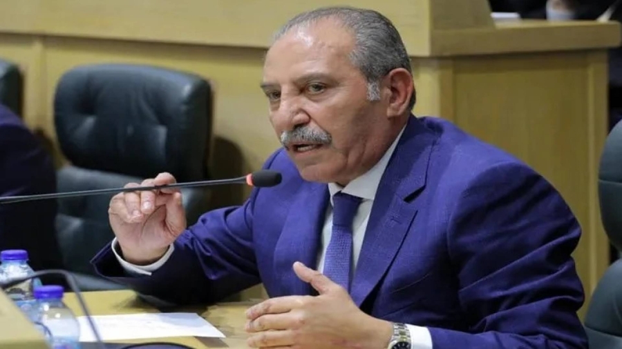 النائب الصقور يهاجم وزراء سابقين ويطالب الحكومة بتوضيح تصريحات حول الأمن المائي والناقل الوطني