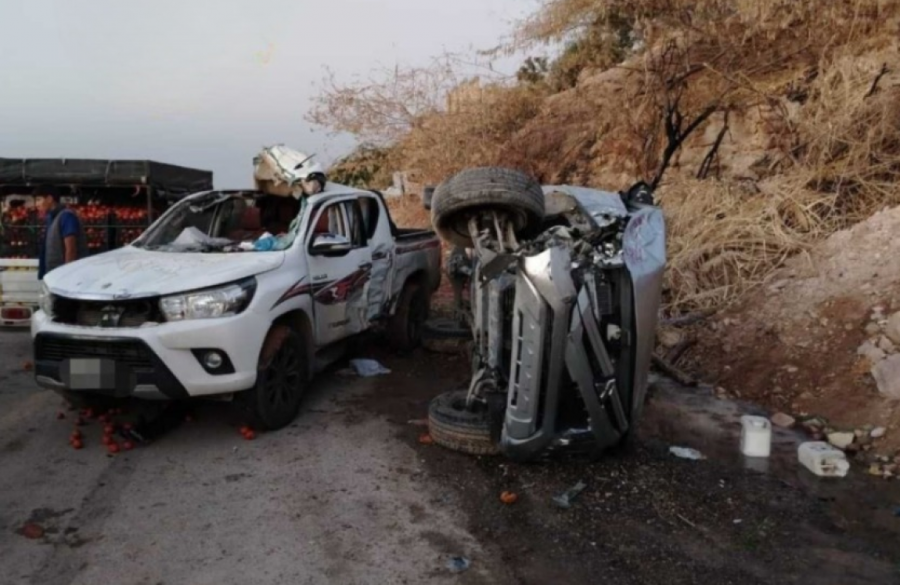 حادث تصادم 3 مركبات على طريق البحر الميت