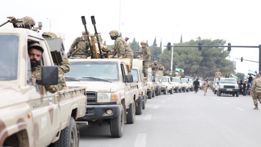 الجيش السوري يعلن الدخول لمنطقة غرب الفرات ابتداء بمدينة دير حافر