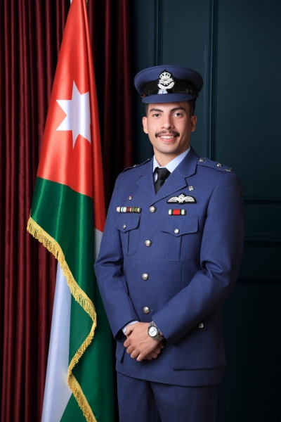 الطيار المقاتل إياد قاسم الهزايمة مبارك التخرج