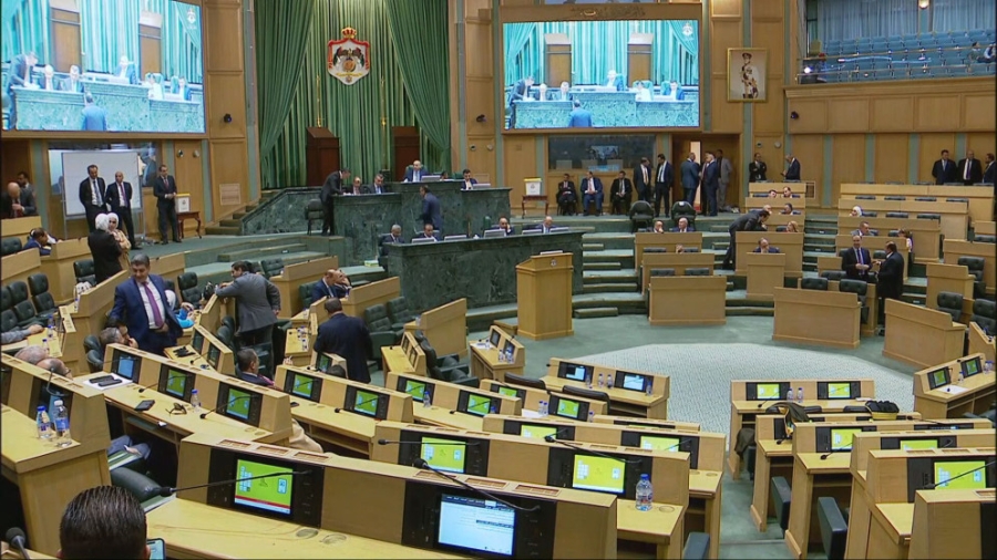 نواب يناقشون مشروع قانون عقود التأمين