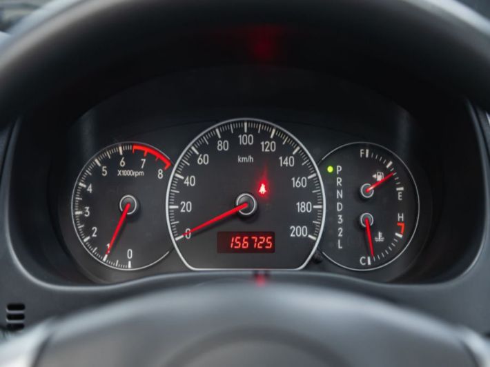 ضبط مركبة تسير بسرعة قاربت 200 كم على طريق الزرقاء