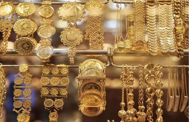 أسعار الذهب تسجل أسعارًا قياسية جديدة .. وغرام 21 يتخطى 103 دنانير