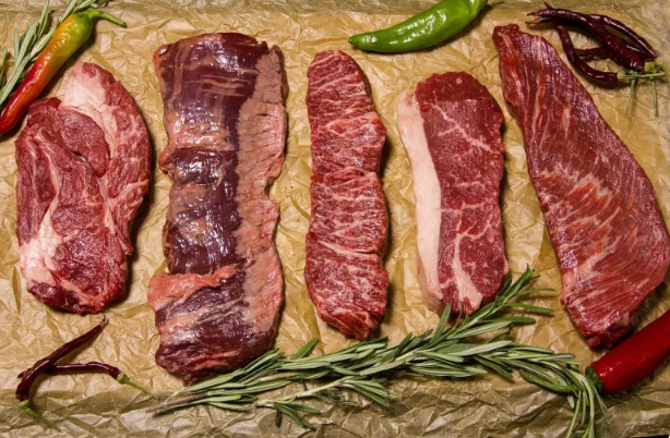 التقليل من اللحوم الحمراء ومنتجات الألبان يحد من مخاطر الإصابة بالسرطان