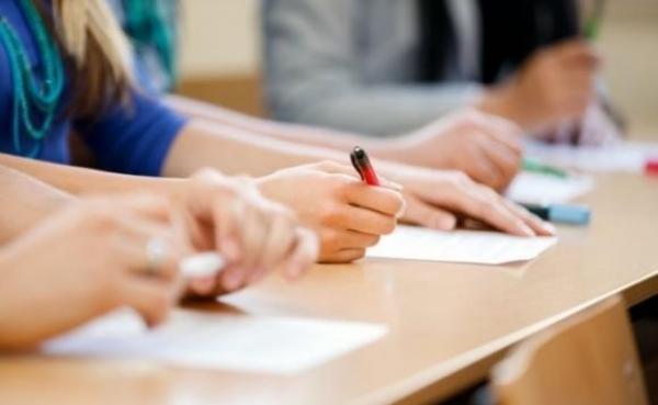 طلبة الشامل يحتجون: أسئلة خارج المنهاج في الورقة الثانية تثير الجدل