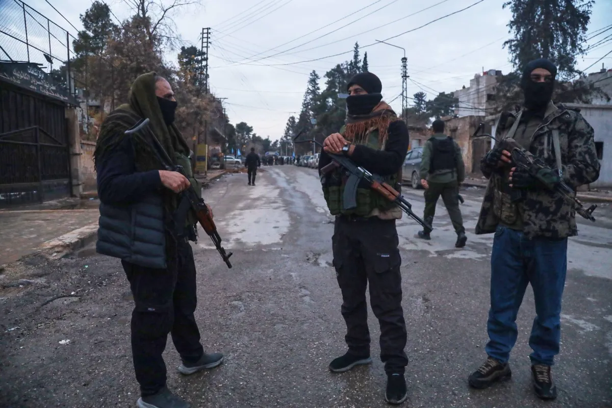 قائد الامن الداخلي في الحسكة يصل مطار القامشلي لتسلم المطار من قسد