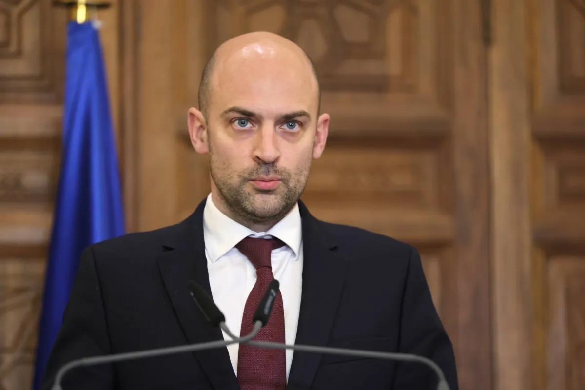 تحقيق فرنسي بشأن دبلوماسي مرتبط بإبستين واتهامات خطيرة