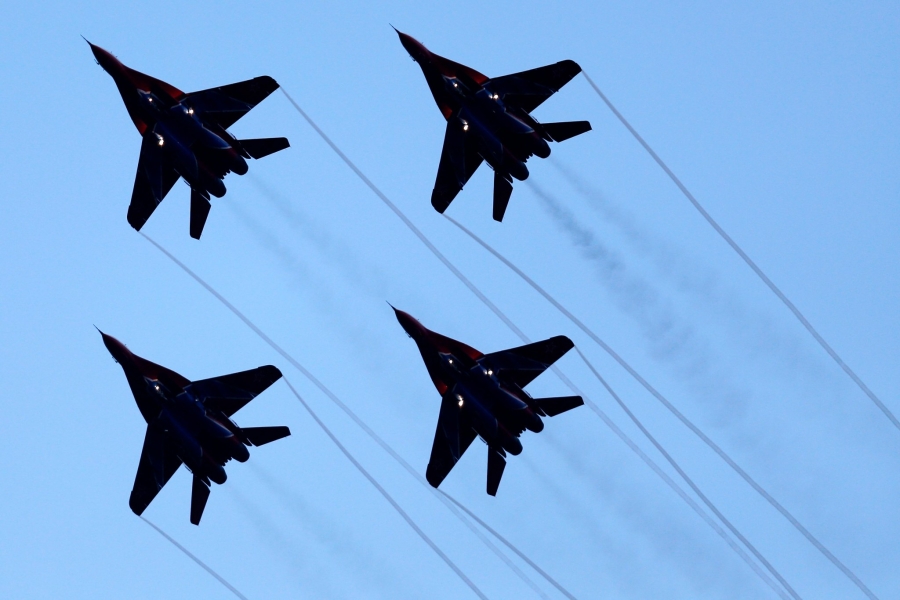 ترامب يعلنها: قوة ضاربة ثانية إلى الشرق الأوسط.. وإيران تعزّز حصنها النووي